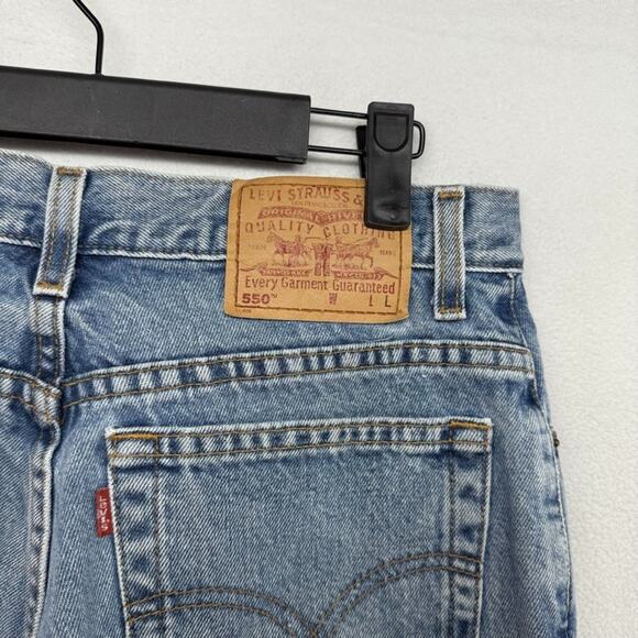 Vintage Levis Jeans Women's 12 Fits 30x33 Relaxed Tapered 550 Light Wash y2k - Picture 1 of 13